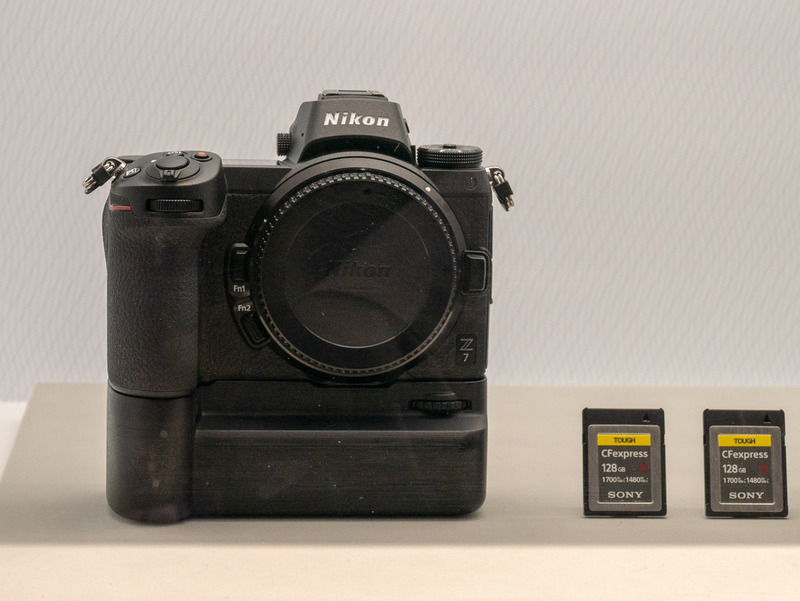 ニコンブースではNikon Zシリーズの特徴としてCFexpressへの対応を紹介。