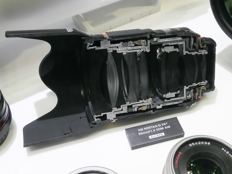 HD PENTAX-D FA★50mmF1.4 SDM AWのカットモデルを見つけた。