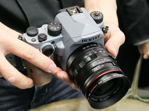 PENTAX KP シルバー （PENTAX】クラシカルな外観デザインを採用