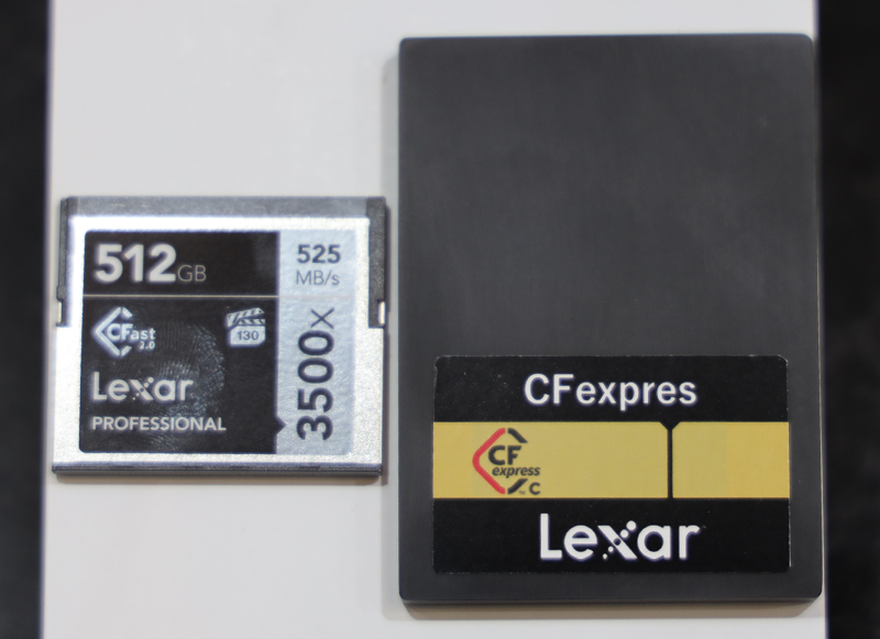 左からCFast 2.0、CFexpress Type C。CP+2019レキサーブースより。