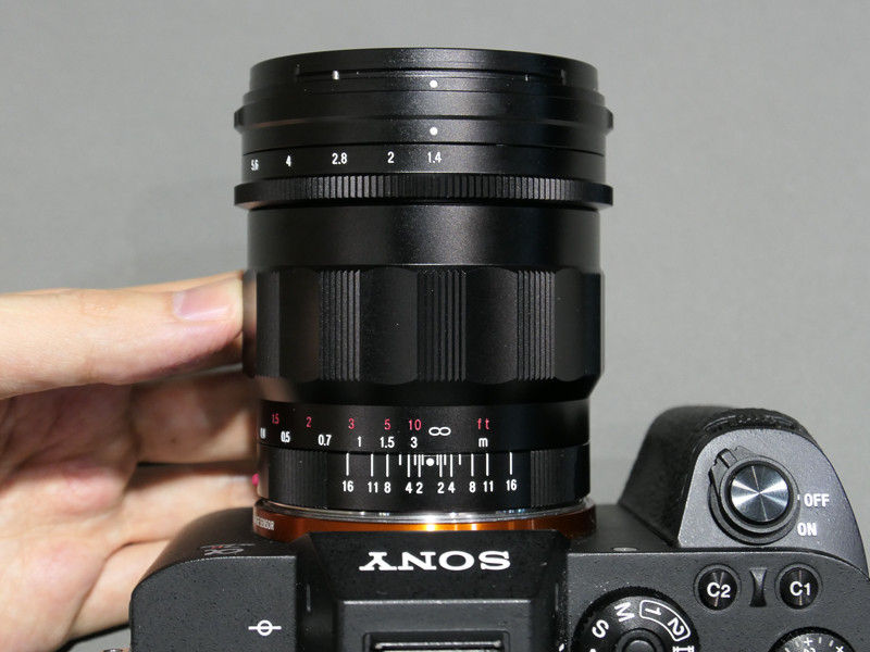 絞りクリックのオンオフ機構を搭載。よりよい操作方法を検討中だという。