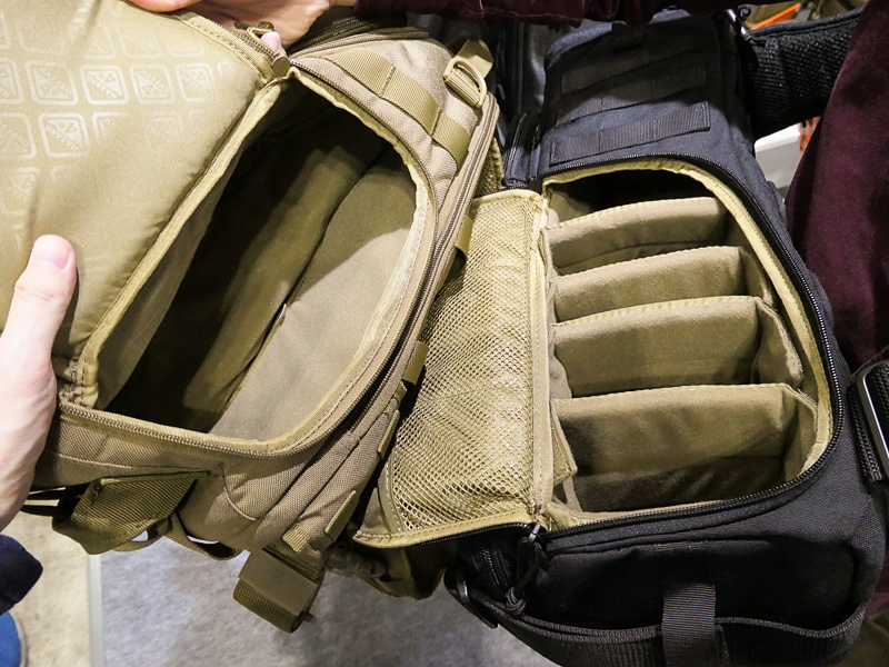 この手のミリタリーバッグは用途を想定しきれないため、大きな1気室を付属の中仕切りで好みに区切れるようになっている。カメラ機材を入れるのであれば、望遠レンズ用に縦に大きく使うこともできるだろう。