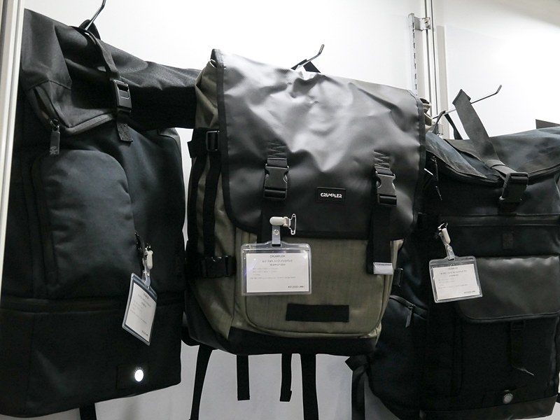 新生クランプラーのバックパック群。