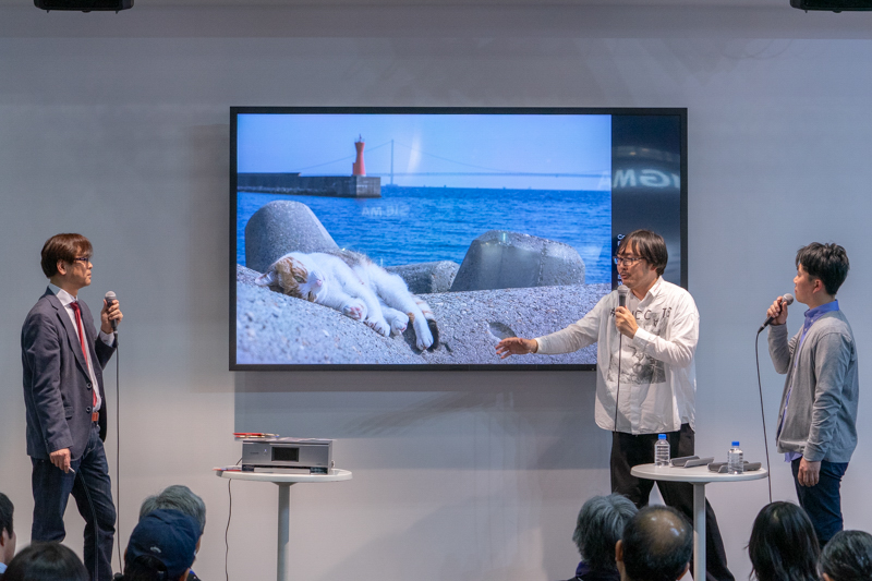 左は弊社・福島晃（デジタルカメラマガジン編集長）。