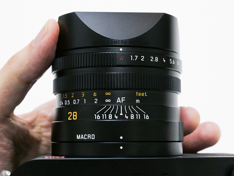 レンズ鏡筒。AF対応だが、M型ライカのレンズのようにピントレバーを使ったMFも可能。