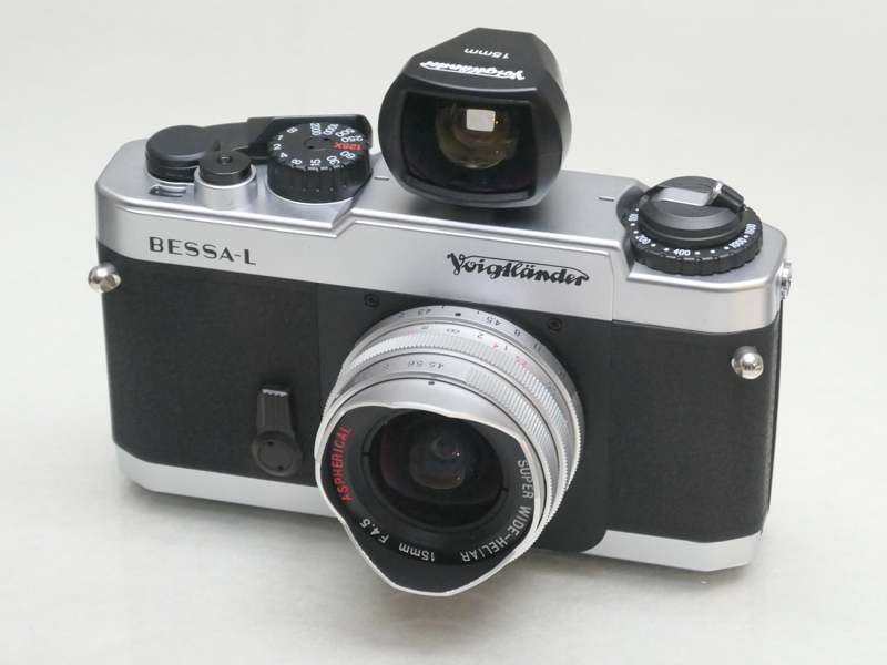 フォクトレンダー ベッサL（平成11/1999年）。ライカ式スクリューマウントを採用した目測式のカメラ。