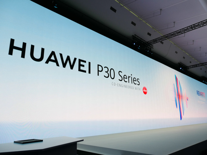 世界中からプレス関係者などが集まった。