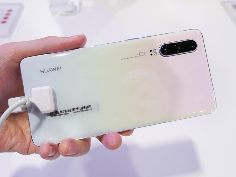HUAWEI P30。