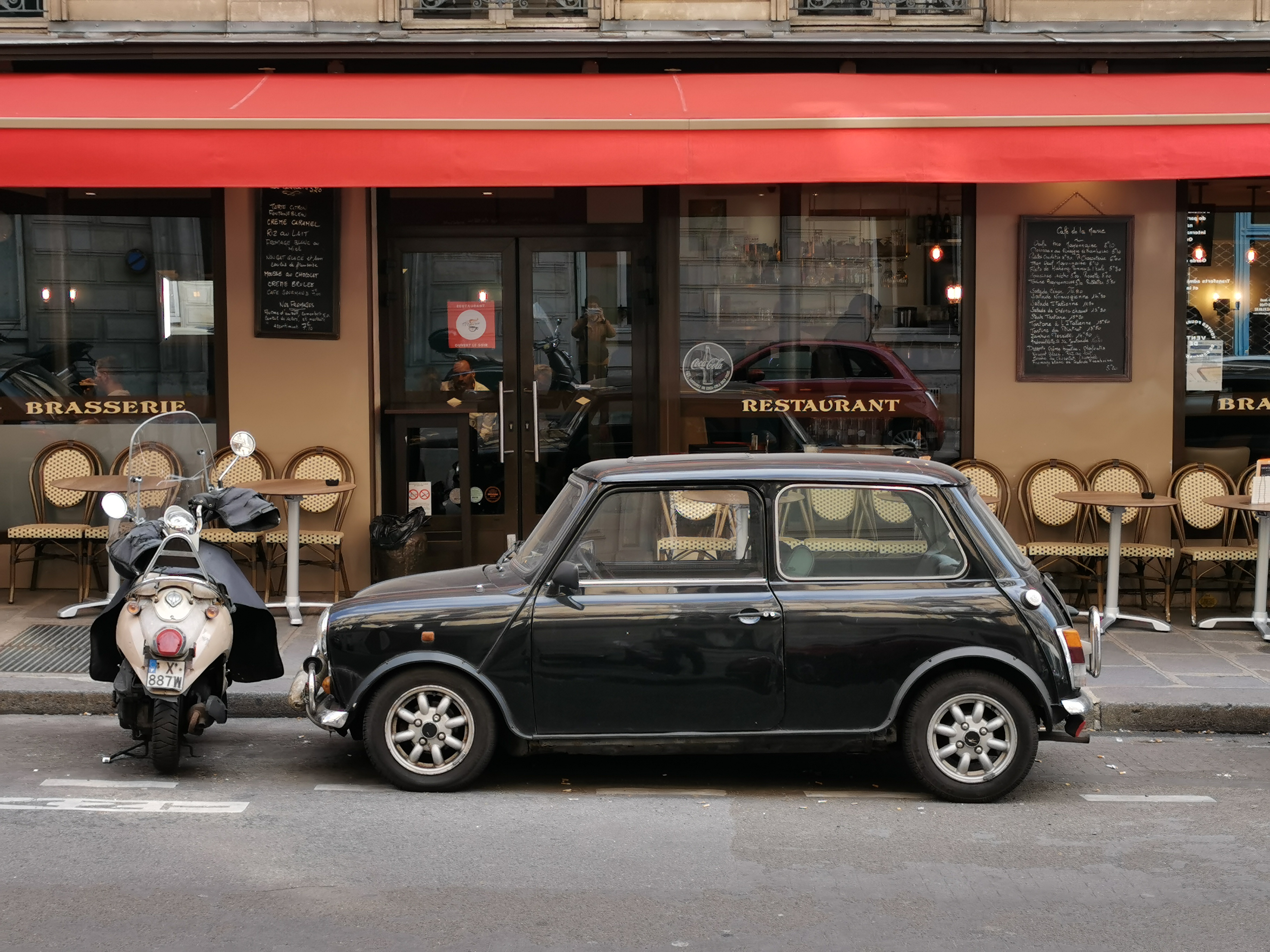 57mm相当、ISO 50。フルオート撮影（-0.7補正）。