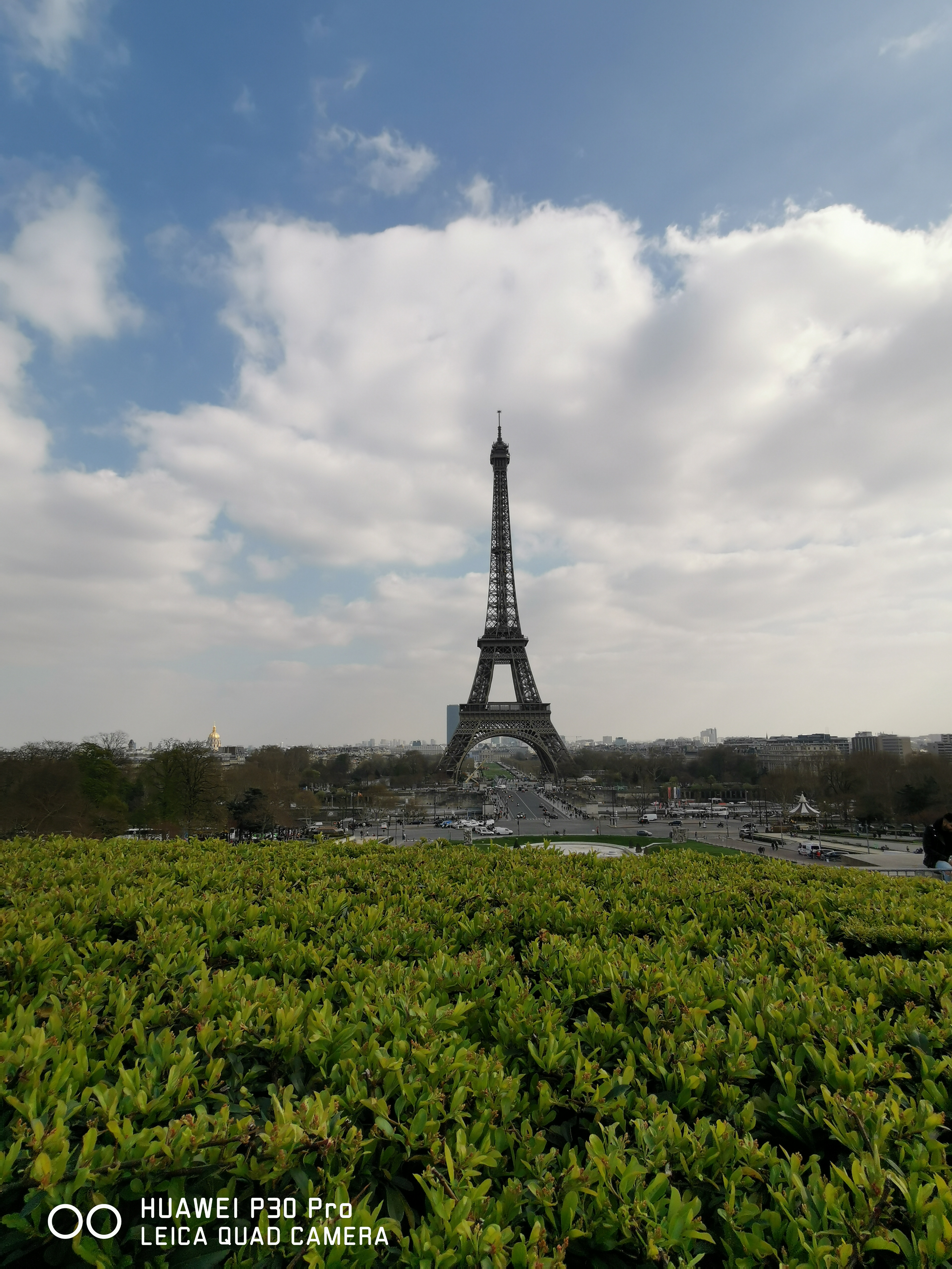 同じ位置から19mm相当で撮影。雲の階調がいい。ISO 50、シャッタースピード1/1,096秒。フルオート撮影。