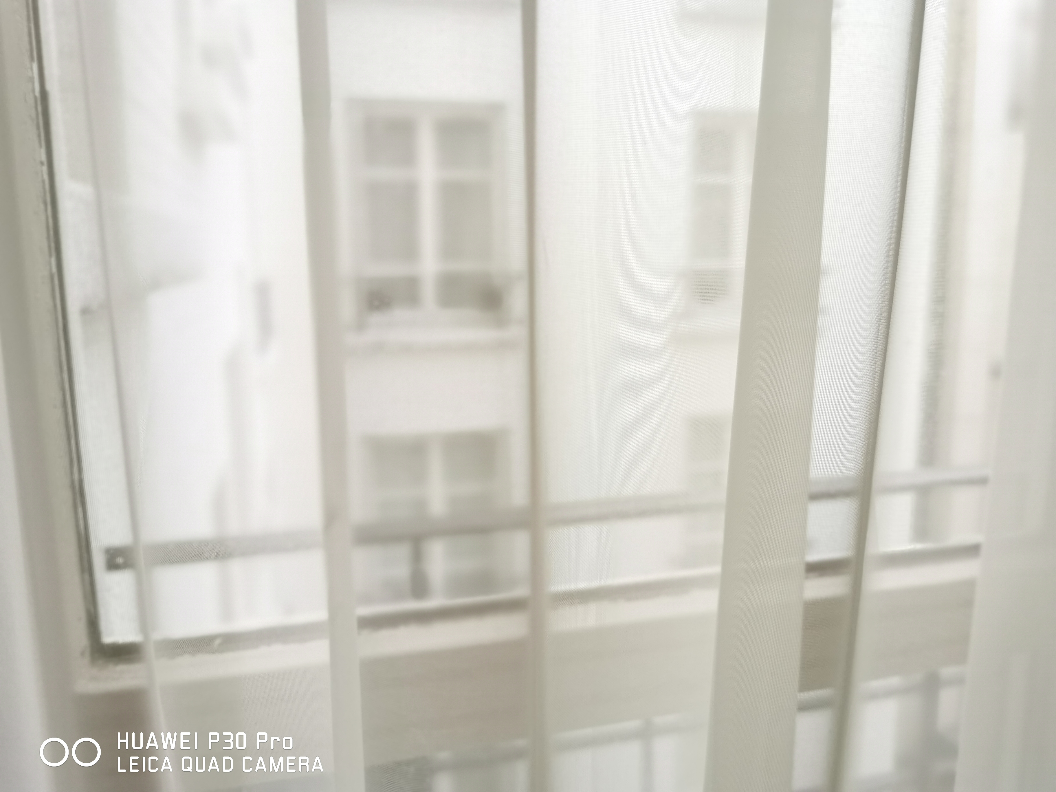 このボケ効果を利用すると、奥行きや柔らかい質感も演出できる。焦点距離27mm相当のメインカメラで、ボケの値は初期設定の4。