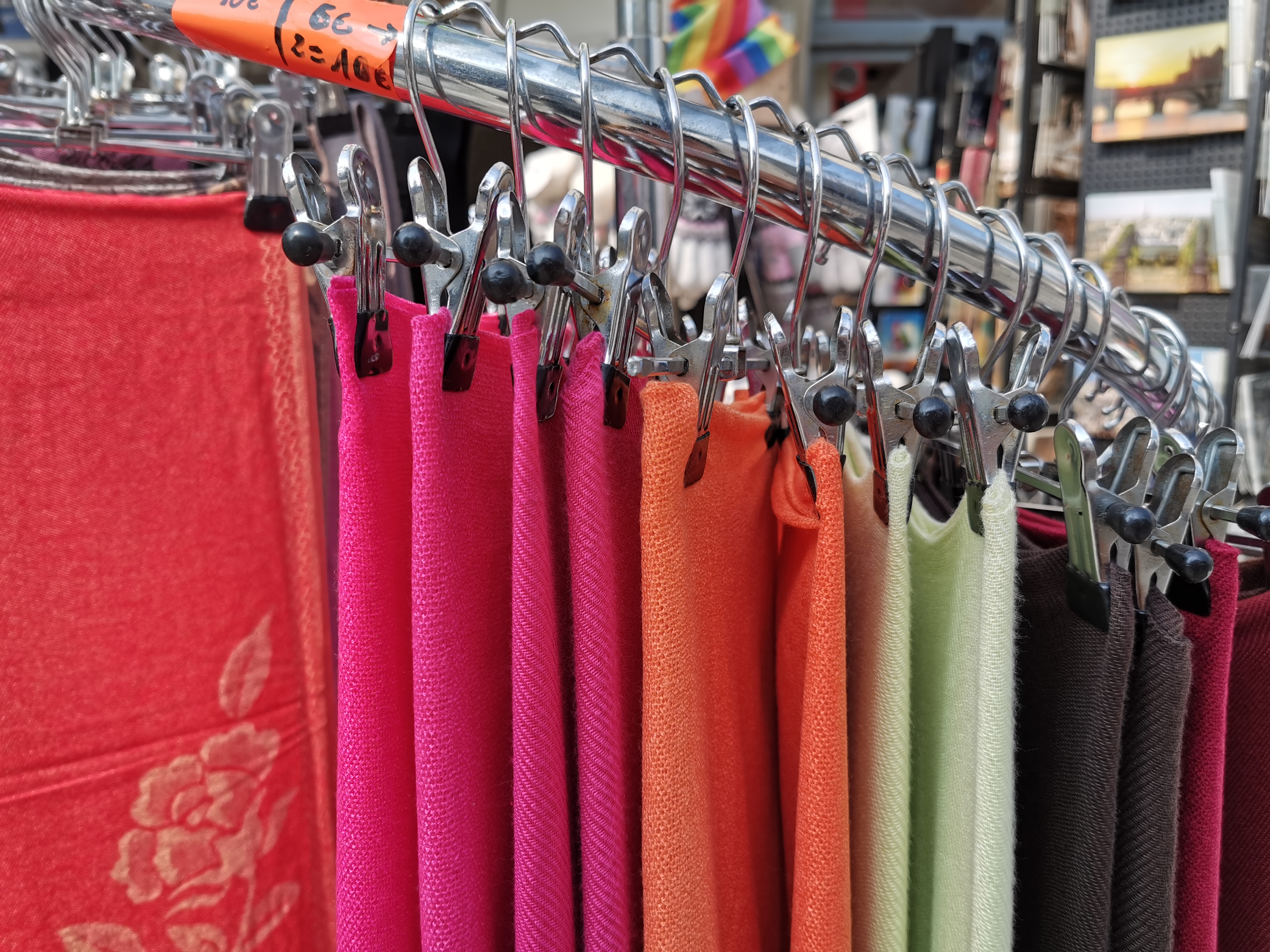 27mm相当、ISO 50。フルオート撮影。