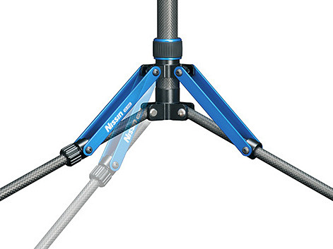 ニッシン、脚部もカーボンになった軽量ライトスタンド