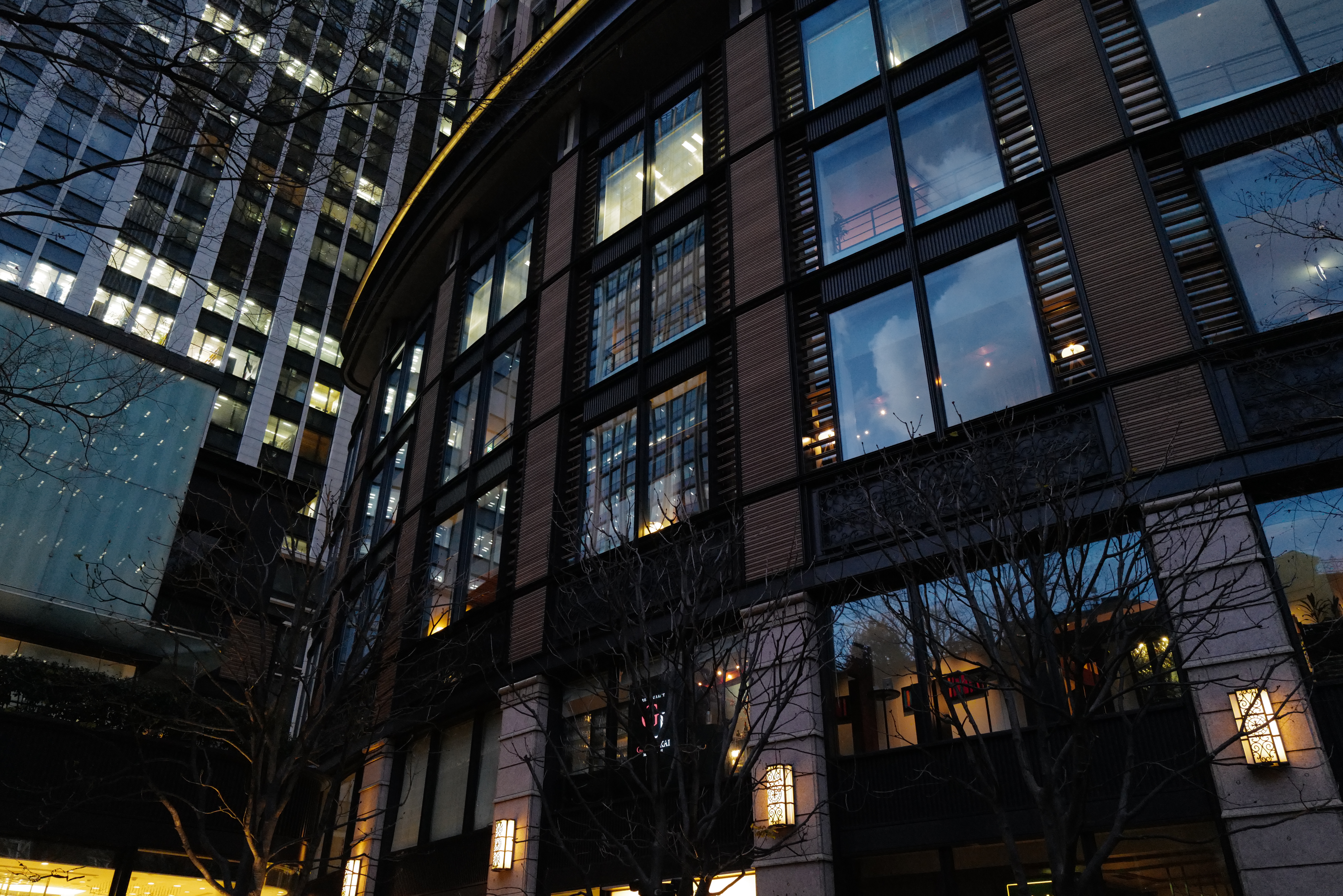 LEICA Q2 / ISO 6400 / F5.6 / 1/50秒 / -0.6EV