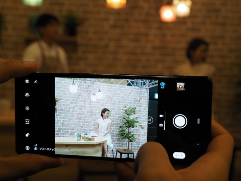 ソニー、トリプルカメラを搭載したフラッグシップスマホXperia 1を披露