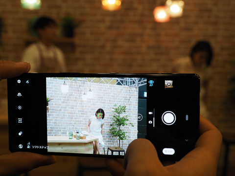 ソニー、トリプルカメラを搭載したフラッグシップスマホXperia 1を披露