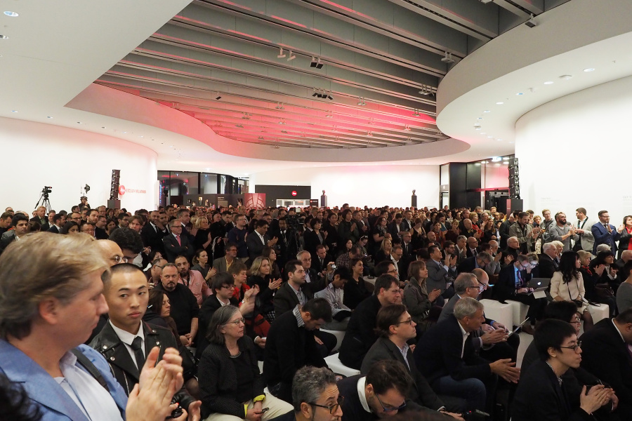 ライカSLのお披露目イベントはライツパークのホールで行われた。招待客は全世界から約800人。