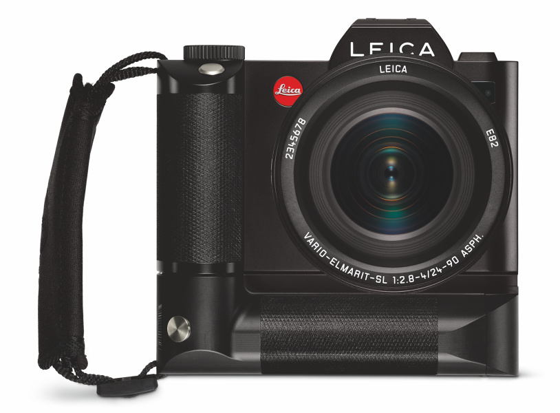 例えばスタジオなどで、効率よく撮影を進めたいなら、縦位置グリップとSLレンズを装着すれば完璧。