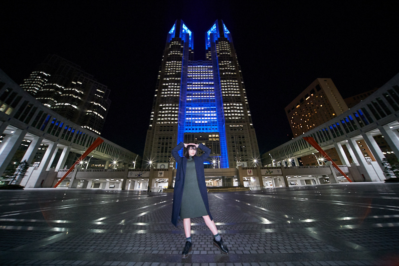 3mほど光源を離した状態で使用してみたもの。モデルさん曰く「けっこう眩しい」。