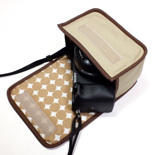 ライトベージュ