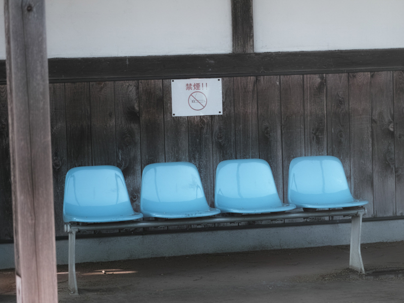 適用値は±100。左が-100で、右が+100にした状態。柱の木目の滑らかさが変化している。