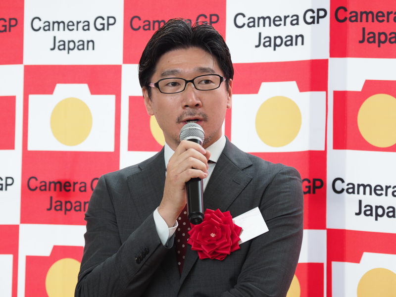 岩崎徹也氏（リコーイメージング株式会社 カメラ事業部 商品企画部 部長）。