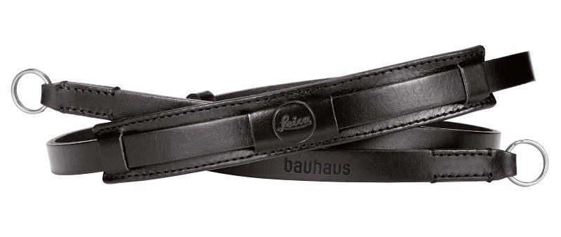 同梱のカメラストラップ。