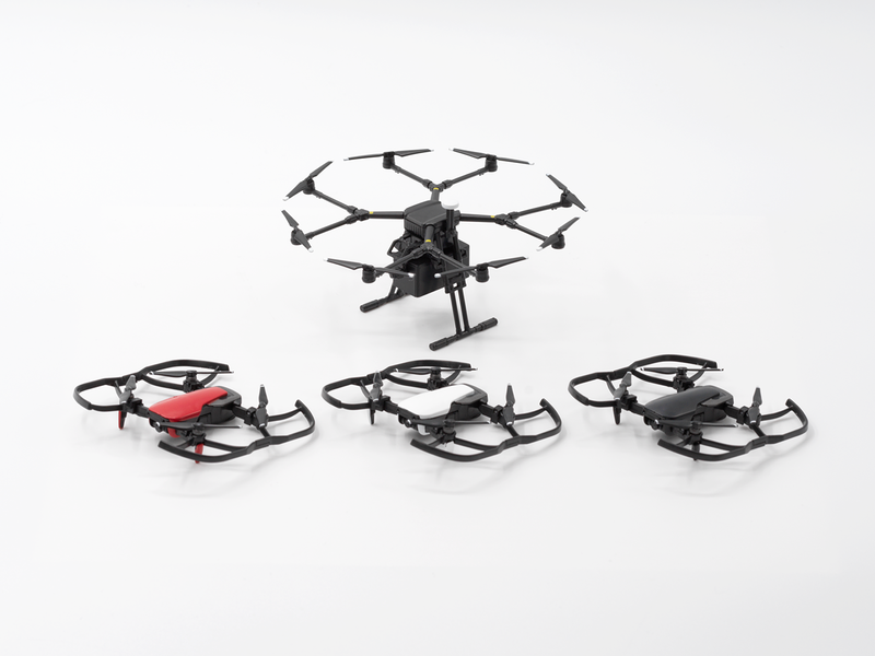 DJIドローンをミニチュア化したカプセルトイ。上段がQS 8、下段がMAVIC AIR。