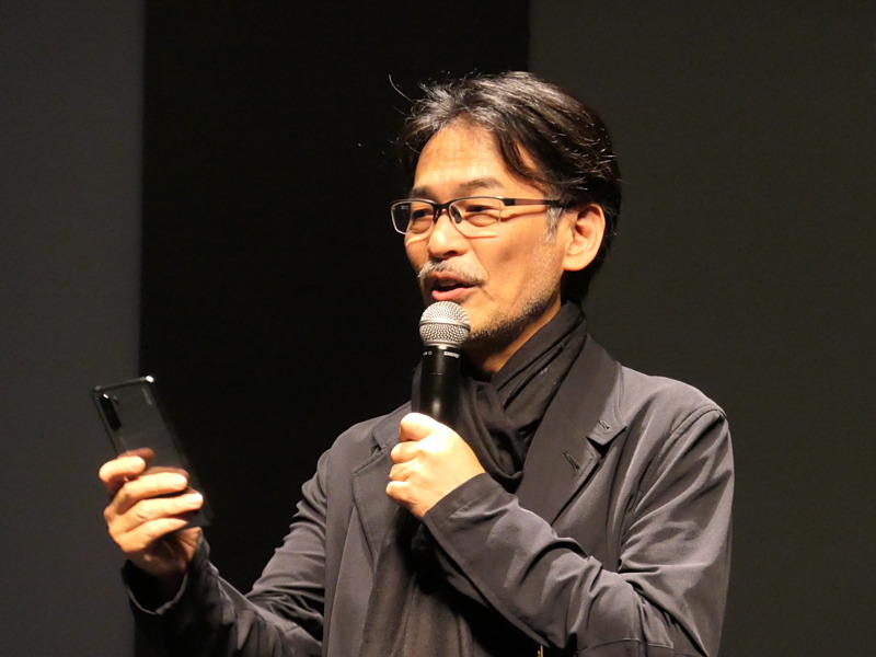 プロカメラマンの萩庭桂太氏。