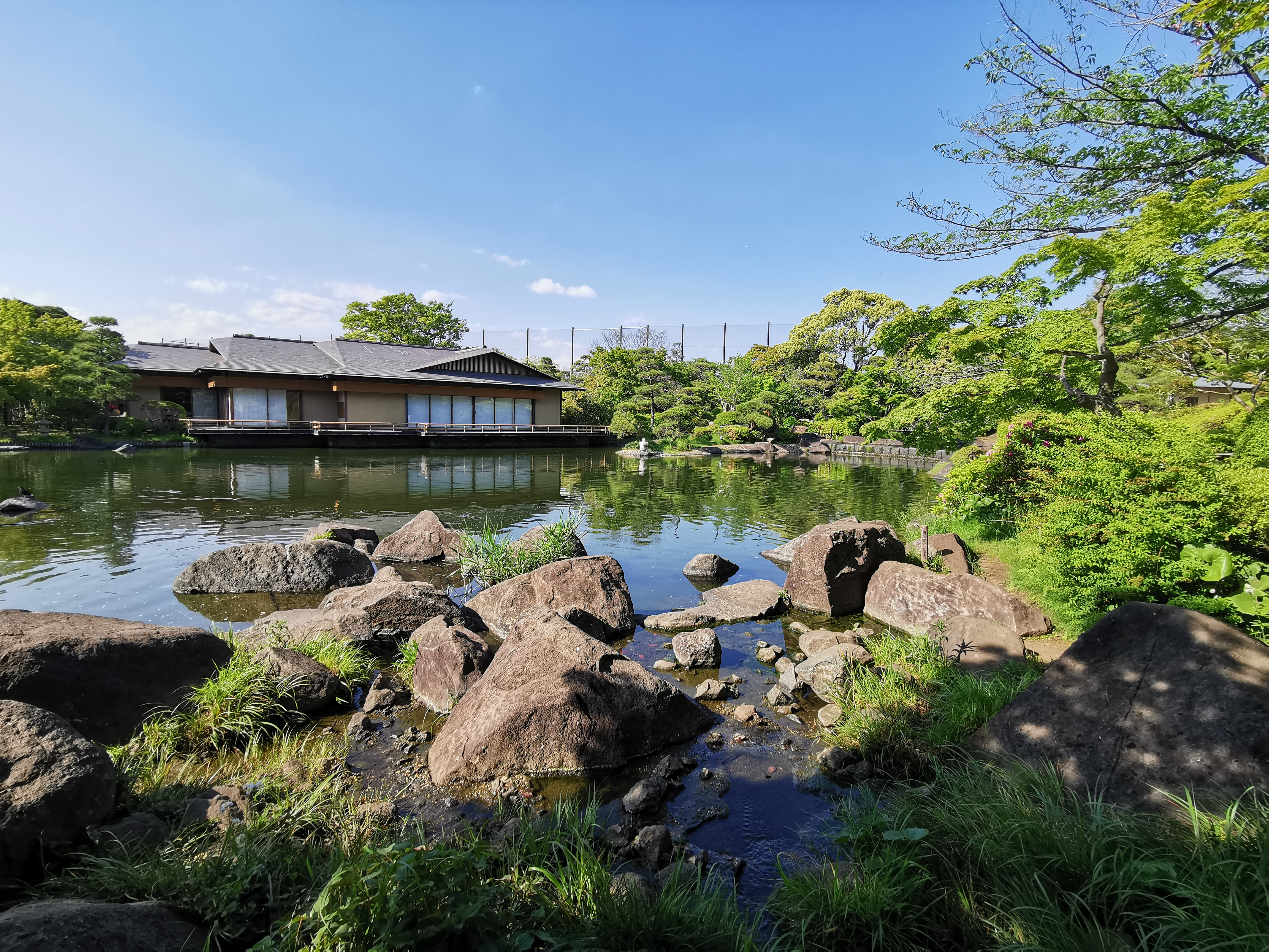 超広角レンズでの撮影。周辺光量落ちも歪みもよく押さえられている。<br><span class="fnt-85">HUAWEI P30 / 2.26mm（35mm判換算16mm相当） / ノーマルプログラム（1/850秒・F2.2・±0EV） / ISO 50</span>