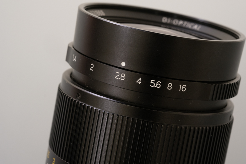 絞りはF1.4からf16まで。各絞り値のところでカチカチとクリック感があるタイプ。フォーカスリングは幅も広く、とても廻しやすいものとなっている。