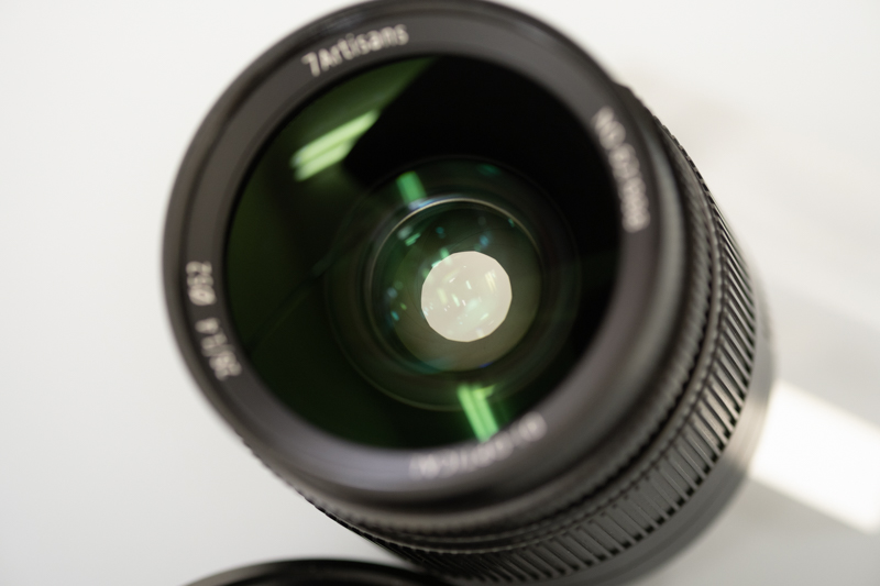 絞り羽根は13枚。絞りを絞っていくとなめらかな円形絞りであることが確認できる。