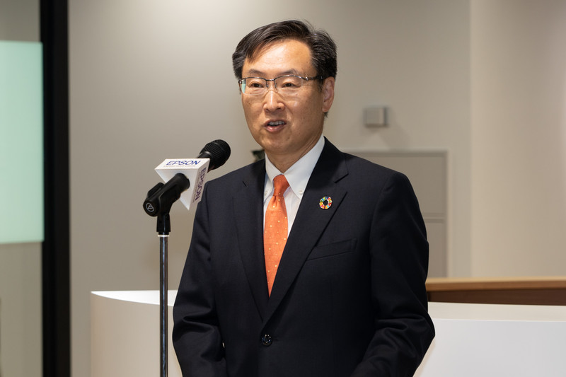 碓井稔氏