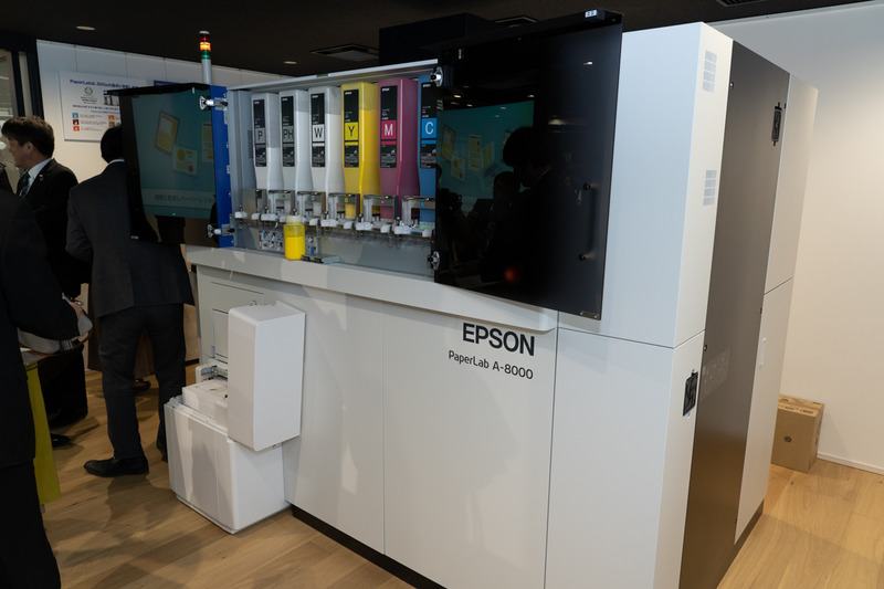 水をほとんど使わない再生紙製紙機「PaperLab A-8000」