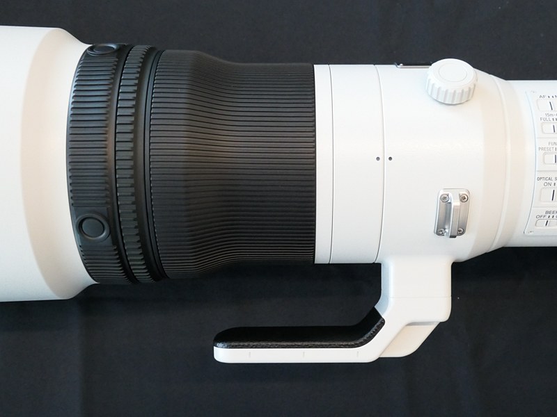 三脚座とフォーカスリングの位置関係を400mm F2.8 GMと揃えるなど、併用時の使い心地に配慮したという。