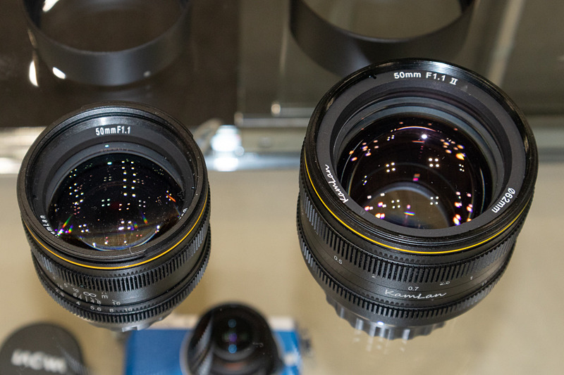 左から50mm F1.1と50mm F1.1 II
