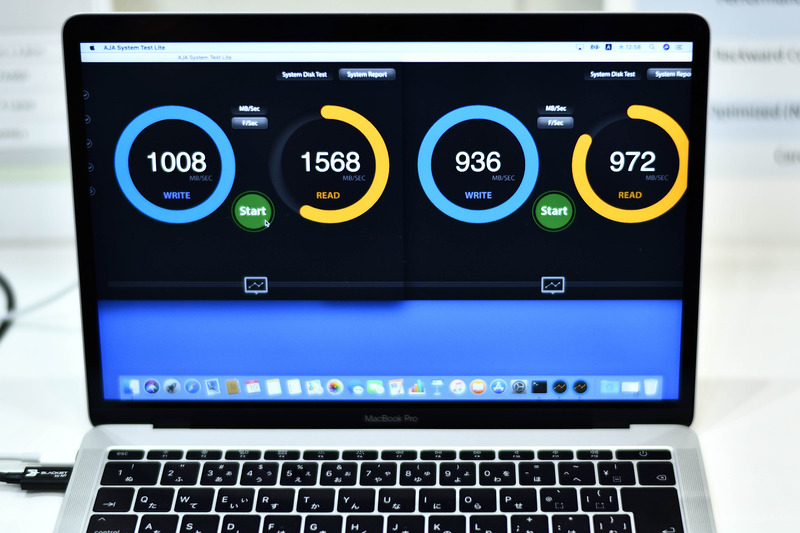 同じく会場のデモより。左がThunderbolt 3接続、右がUSB 3.1 Gen2接続のカードリーダーで計測した結果。CFexpressの性能を引き出すには、現状Thunderbolt 3の方が有利なようだ。