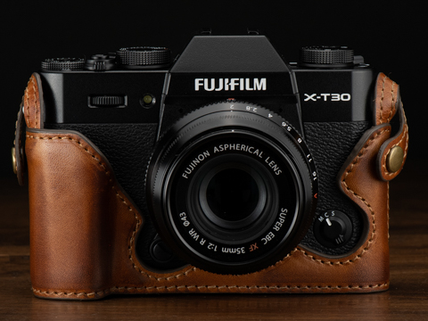Fujifilm TX-1 特製アルミカメラケース及び超希少な30mmレンズ付 Fujifilm TX-1 特製アルミカメラケース及び超希少な30mmレンズ付