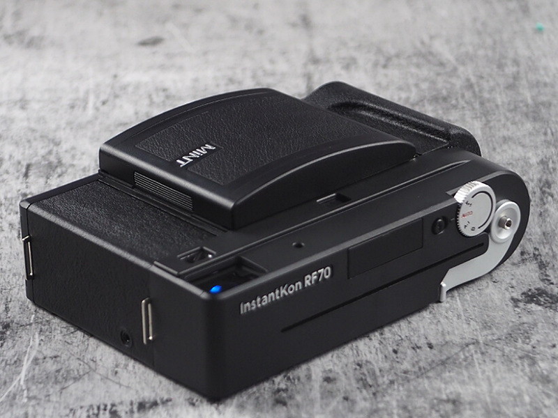 折りたたんだところ（InstantKon RF70_auto）。