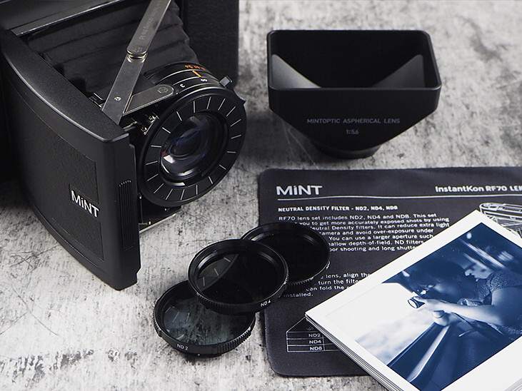 NDフィルター3種（下）とレンズフード（右上）。