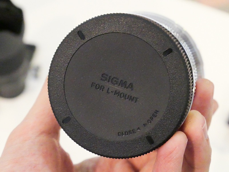 Lマウント用のレンズキャップが初お目見え。