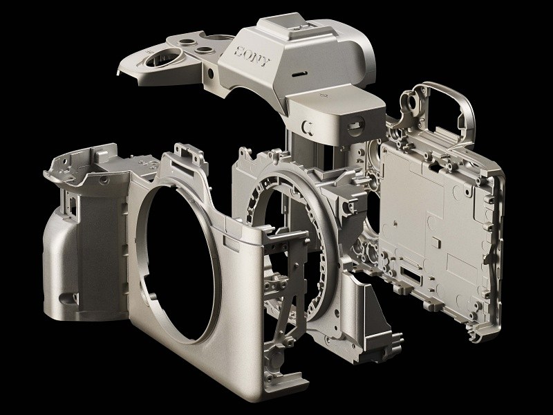 外装にマグネシウム合金を採用。