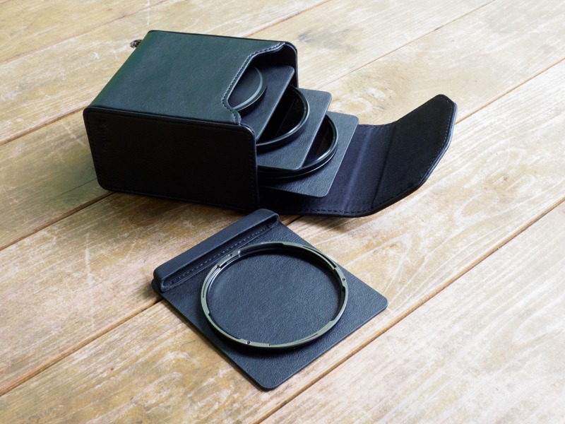 フィルターケースは特製。簡単に引き出せて落としにくい。