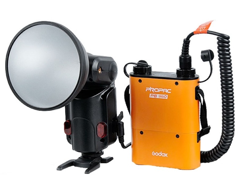 PB960が付属するGODOXのクリップオンストロボ「AD360キット」。BT5800はPB960にセットして使用する。