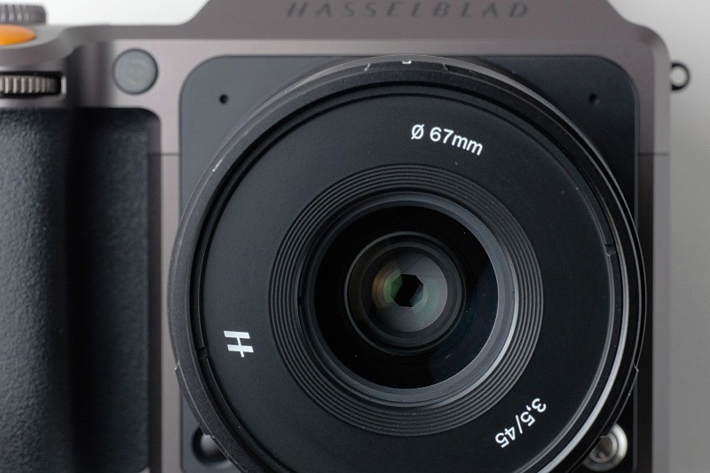 レンズシャッターの動作音は「パッキン！」という甲高い独特な音で、好みは分かれそうだ。