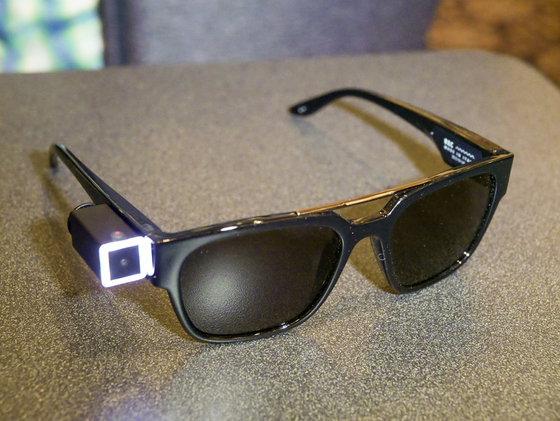 今後、普段のメガネにアドオンできるアクセサリーも検討しているそうだ。