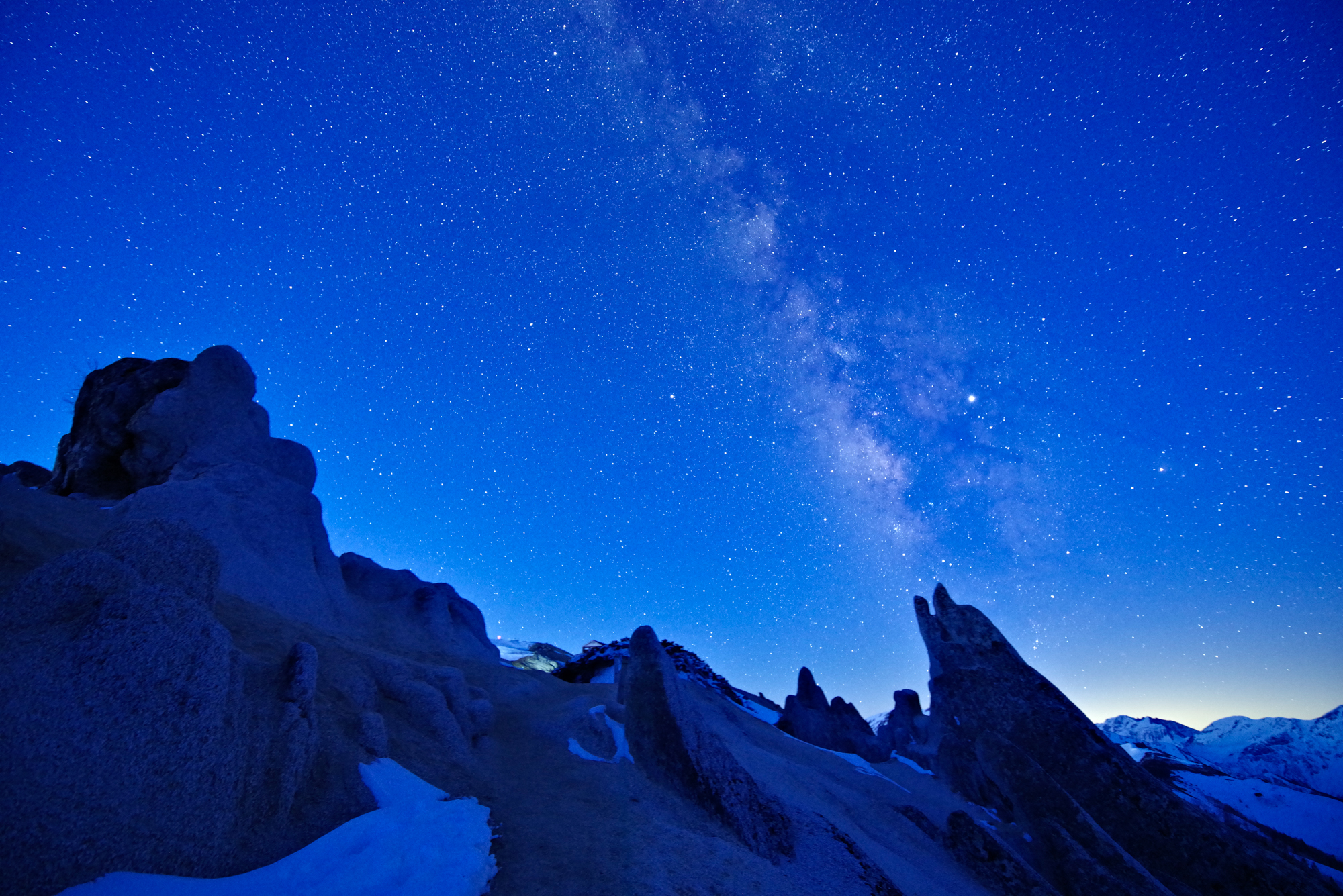 撮影：村田一朗、撮影地：燕岳、撮影時期：5月<br><span class="fnt-85">PENTAX K-1 Mark II / HD PENTAX-D FA 15-30mmF2.8ED SDM WR / 15mm / マニュアル露出（60秒、F2.8） / ISO 3200 / アストロトレーサー使用</span>