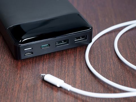 RAVPower、 容量20,000mAhのモバイルバッテリー - デジカメ Watch