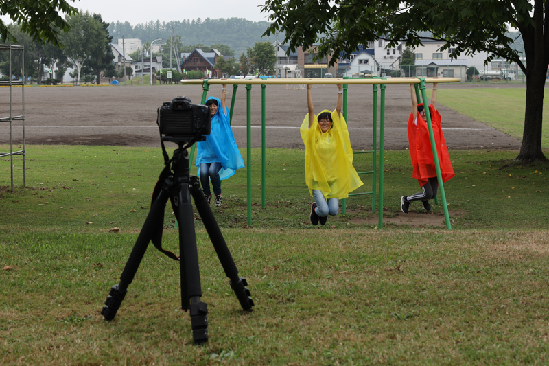 セルフタイマーをもちいた、セルフポートレートのこころみ。このチームはファイナルステージまで、この作品スタイルを貫いていた