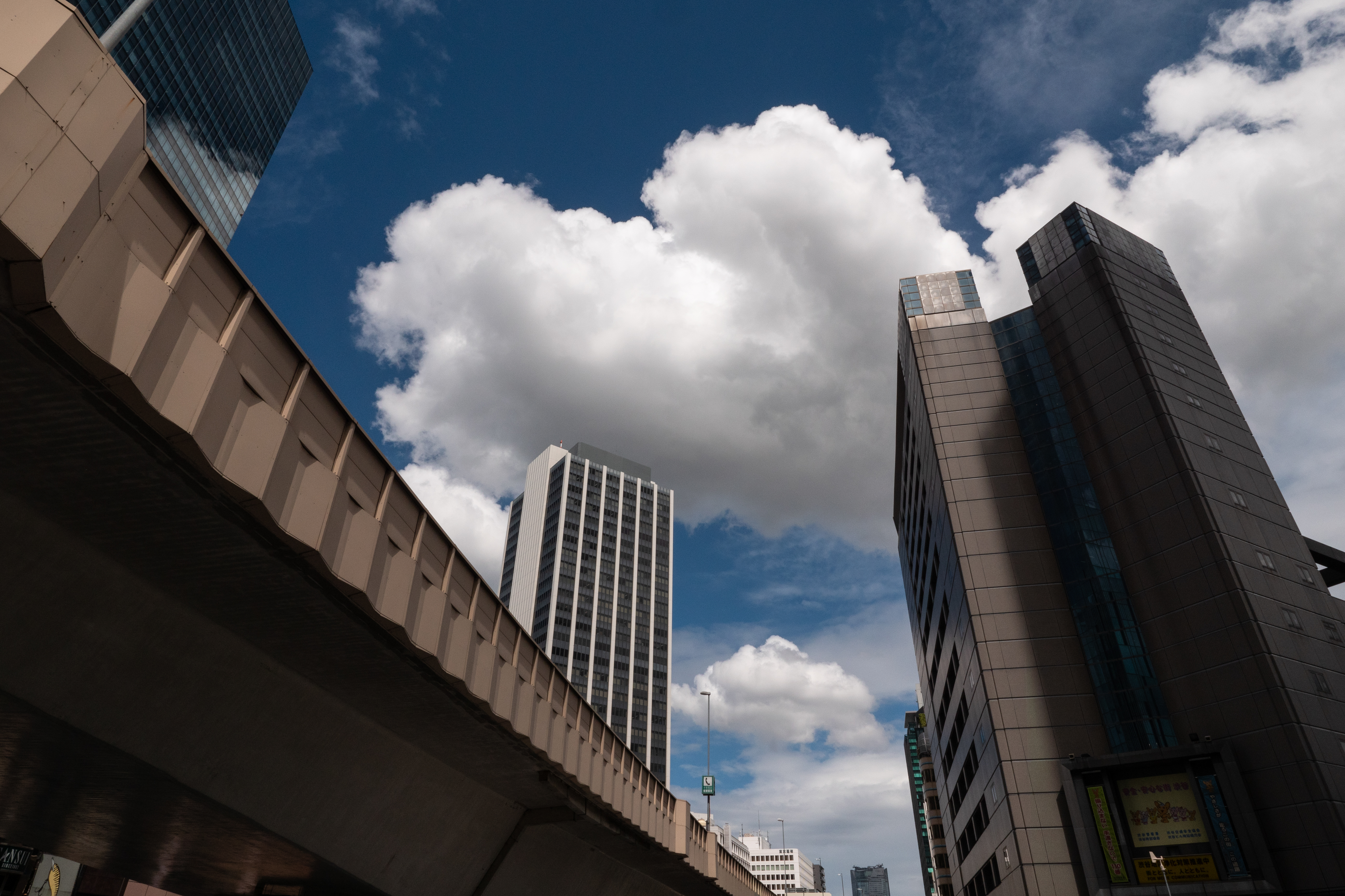 LUMIX G9 PRO＋LEICA DG VARIO-SUMMILUX 10-25mm / F1.7 ASPH.・10mm（35mm判換算20mm相当）・絞り優先AE（F11、1/1,000秒、±0EV）・ISO 200